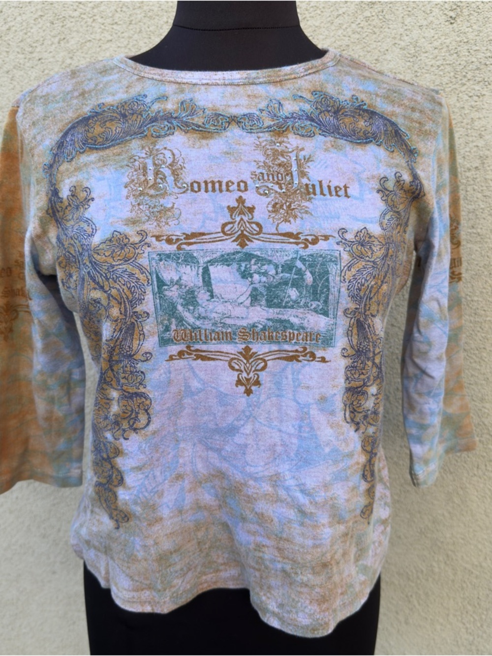Gloria Vanderbilt Romeo and Juliet Graphic Long Sleeve Top - Blue, Tan, Gold